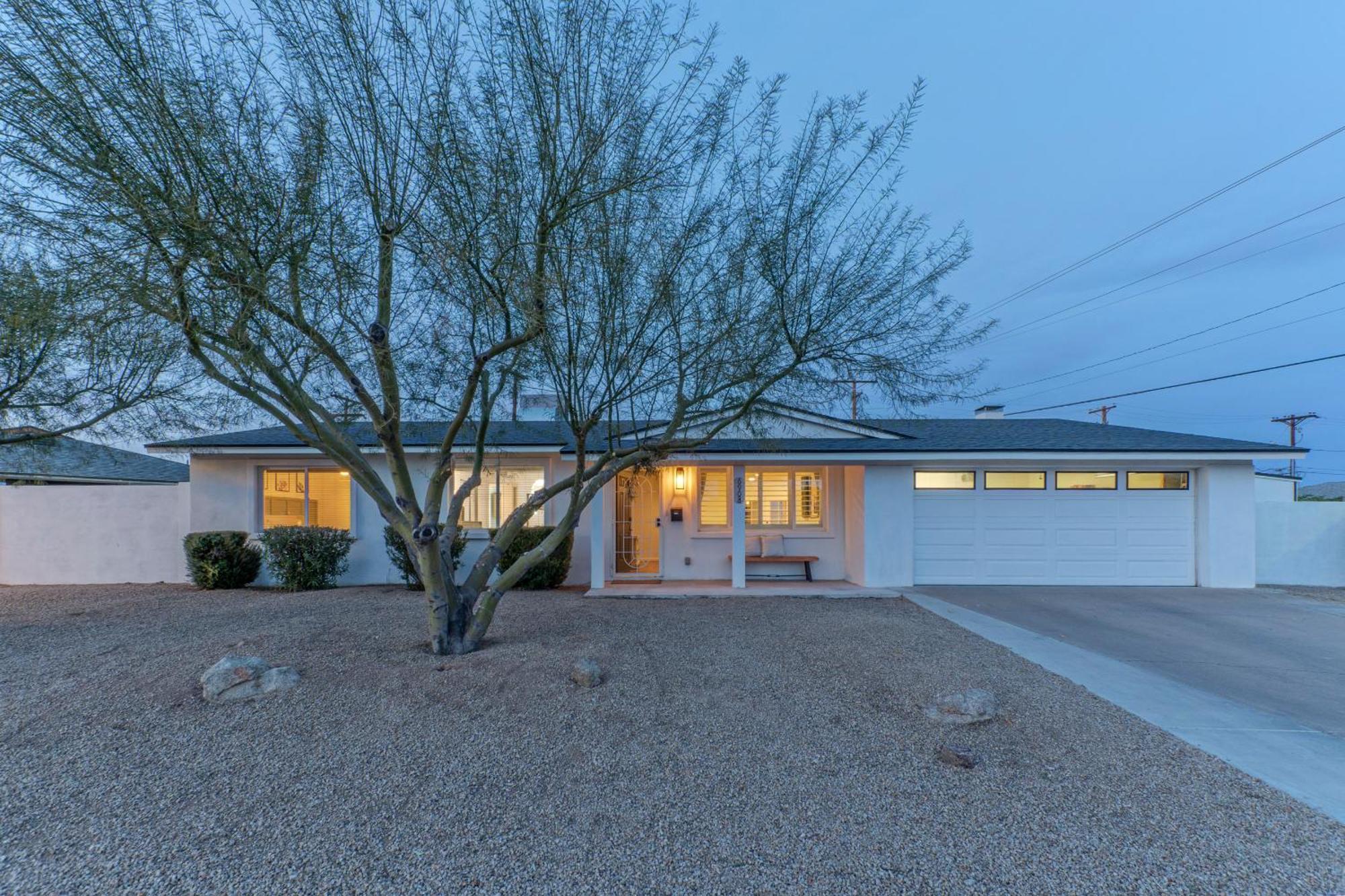 Stylish 3br Retreat With Backyard Oasis Near Old Town Holiday home *