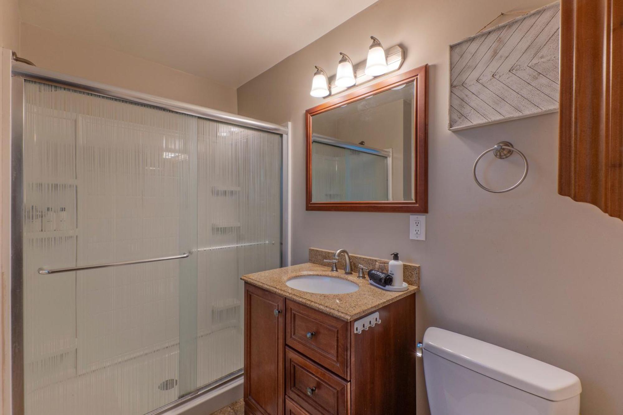 Stylish 3br Retreat With Backyard Oasis Near Old Town Holiday home