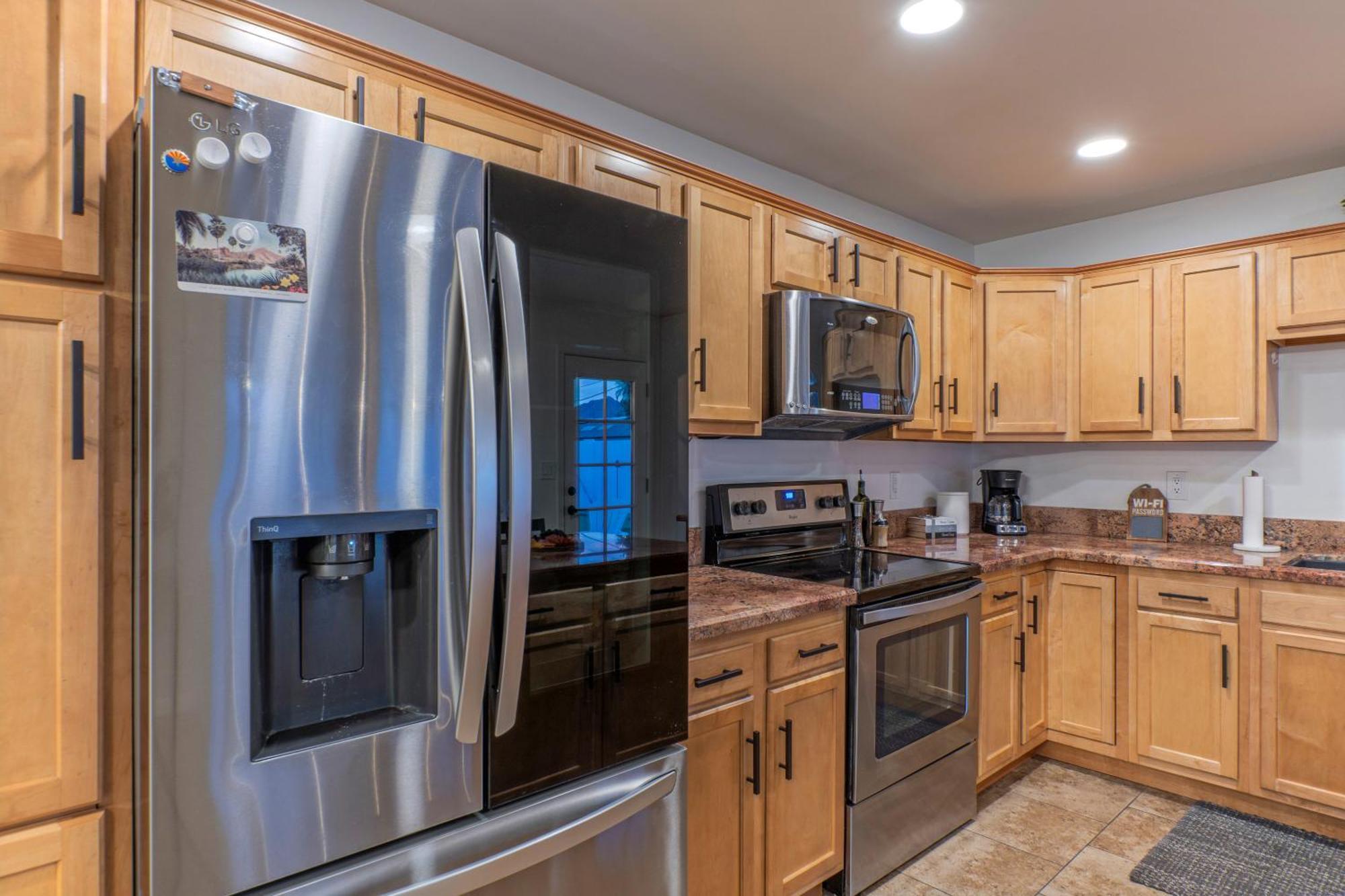 Stylish 3br Retreat With Backyard Oasis Near Old Town Holiday home *