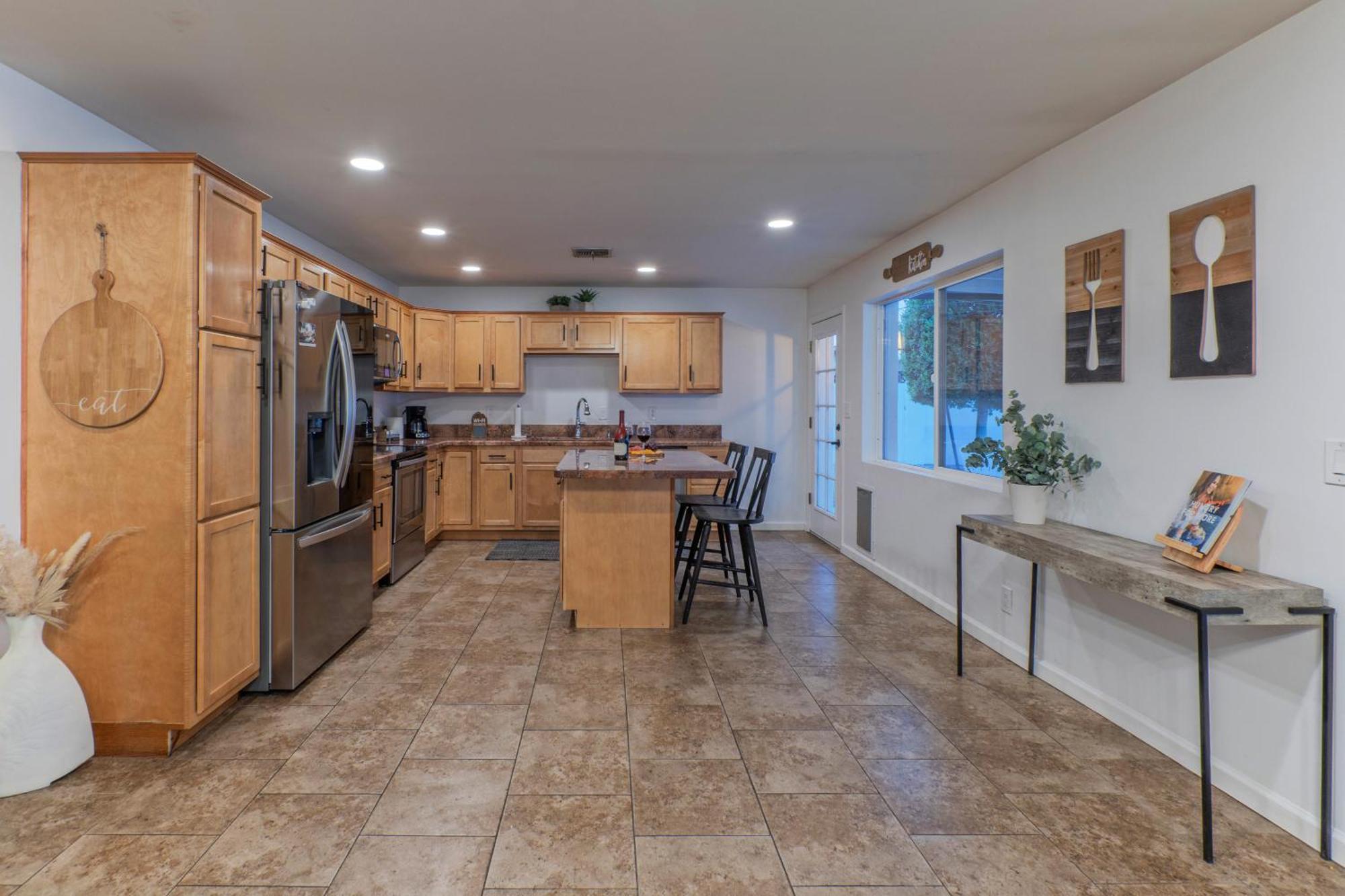 Stylish 3br Retreat With Backyard Oasis Near Old Town Scottsdale