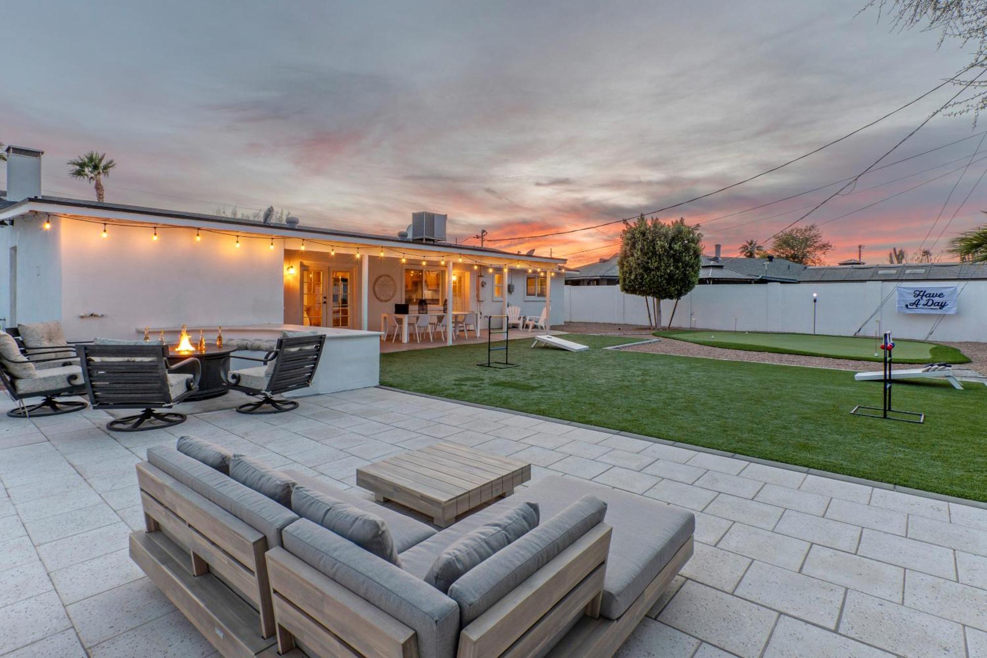 Stylish 3br Retreat With Backyard Oasis Near Old Town