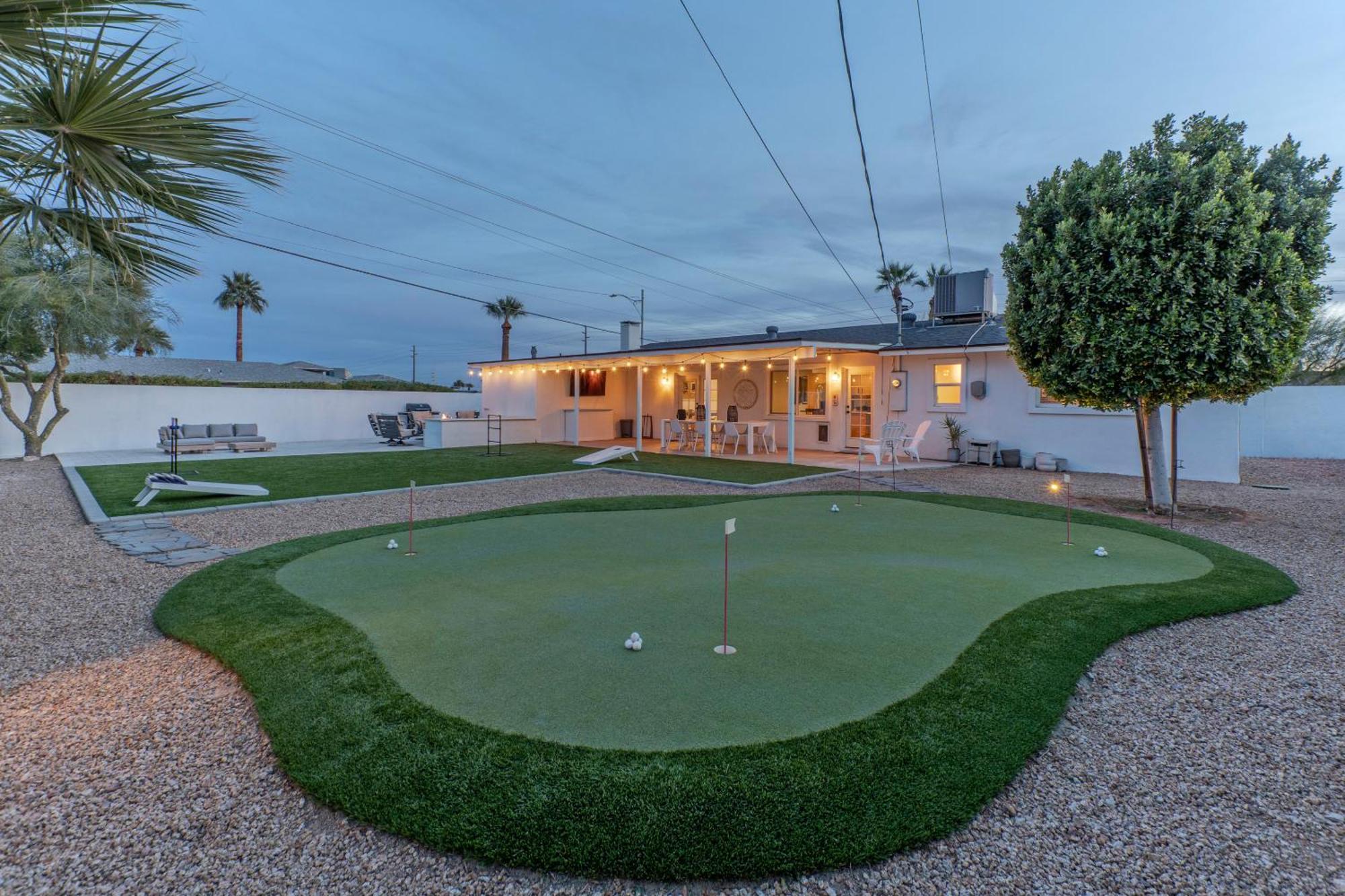 Stylish 3br Retreat With Backyard Oasis Near Old Town *