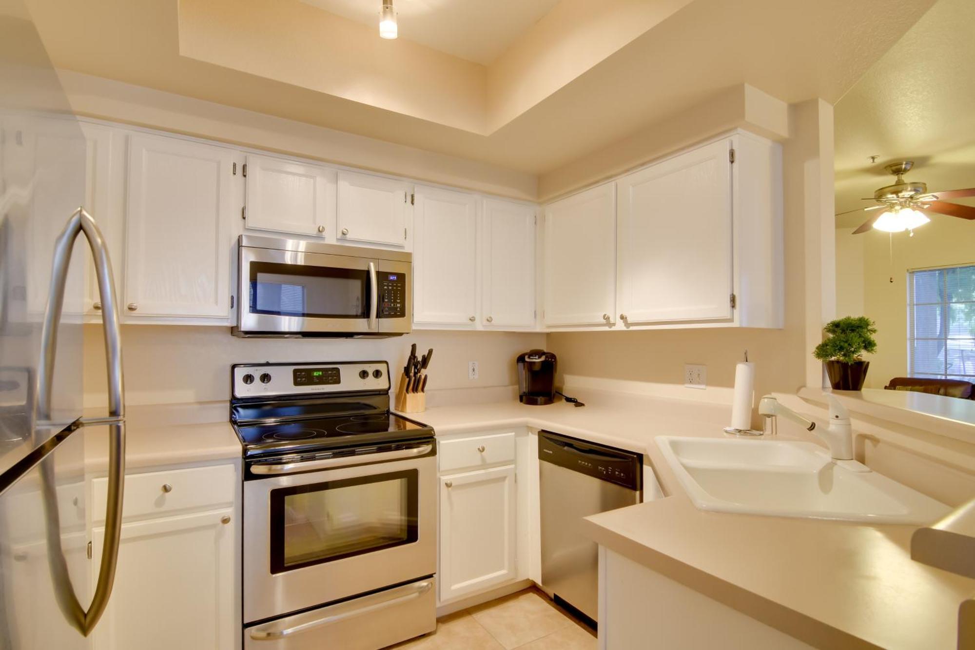 Community Pool, Walkable Area Apartment Scottsdale