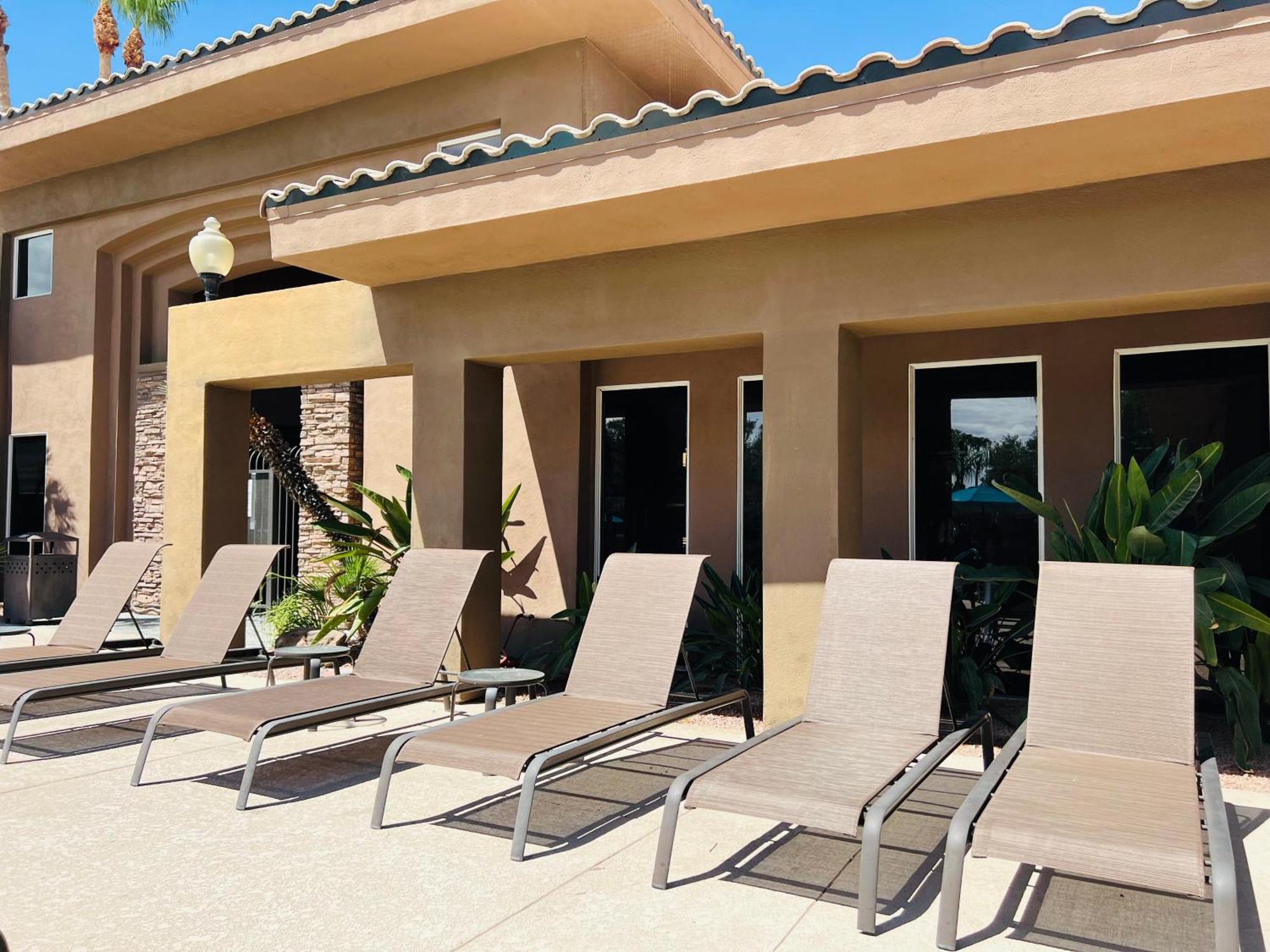 At The Plaza Modern Resort-style 5069 Holiday home *