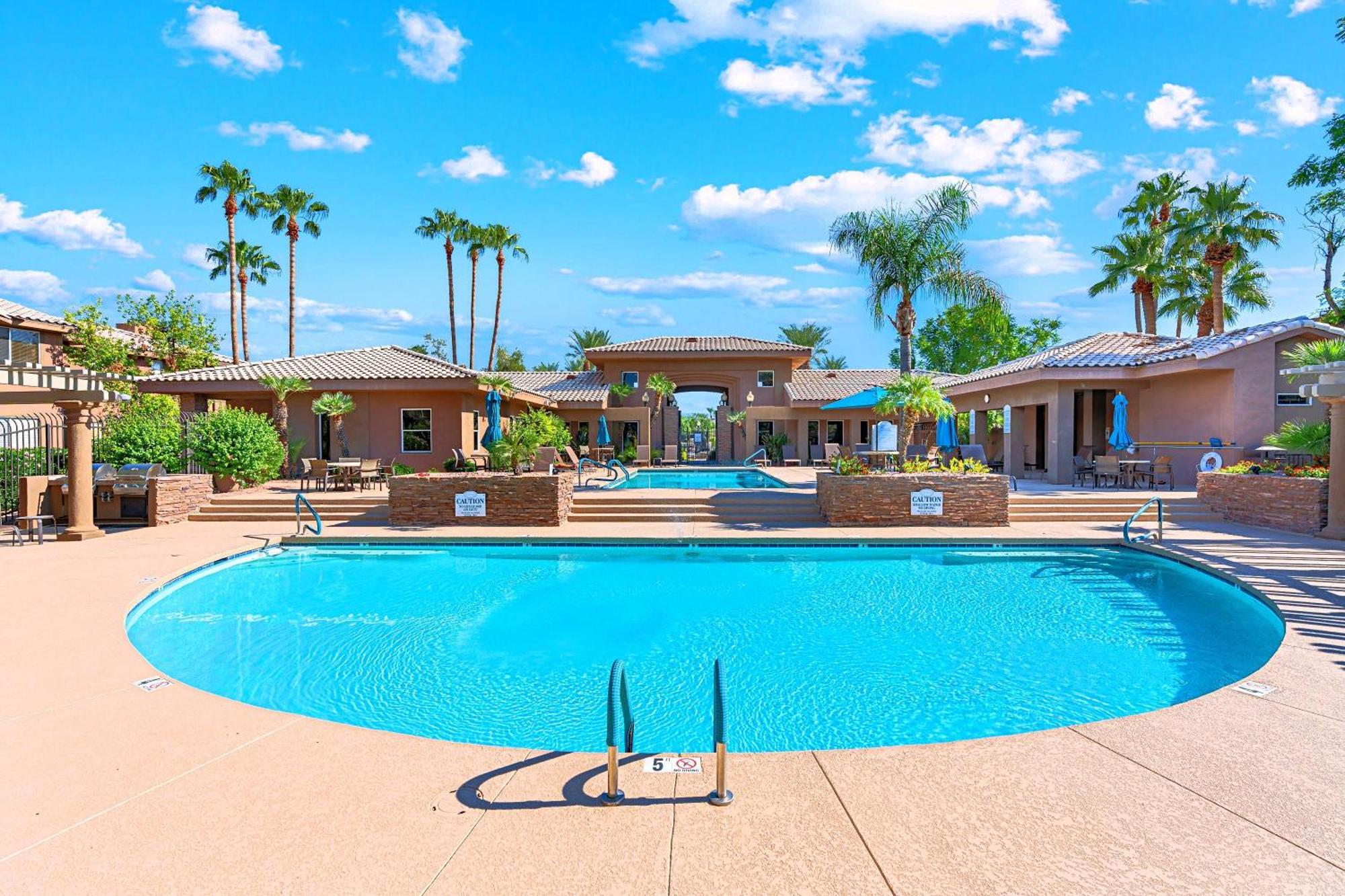 At The Plaza Modern Resort-style 5069 Holiday home *