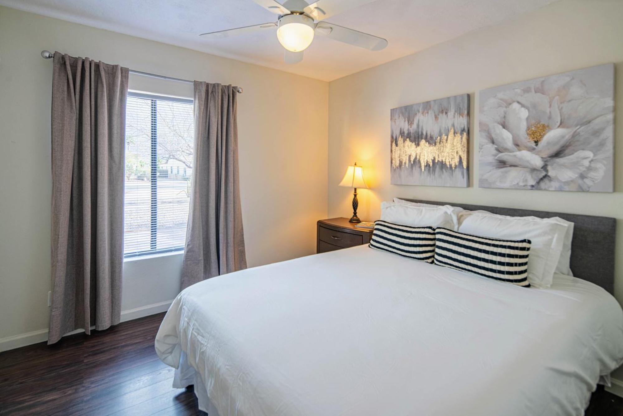 Spacious With Pool, Golf, Game Room, And Two Master Scottsdale