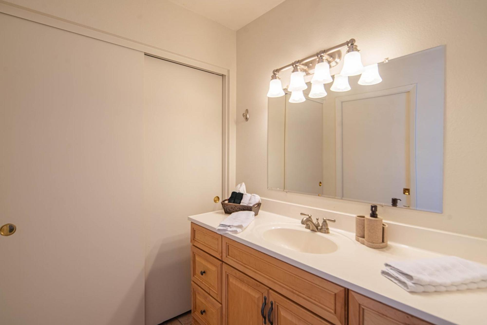 Spacious With Pool, Golf, Game Room, And Two Master * Scottsdale