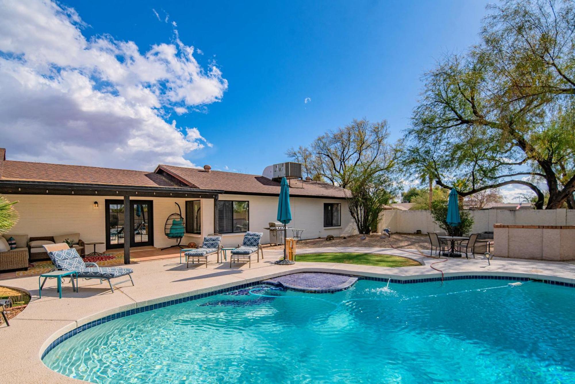 Spacious With Pool, Golf, Game Room, And Two Master * Scottsdale