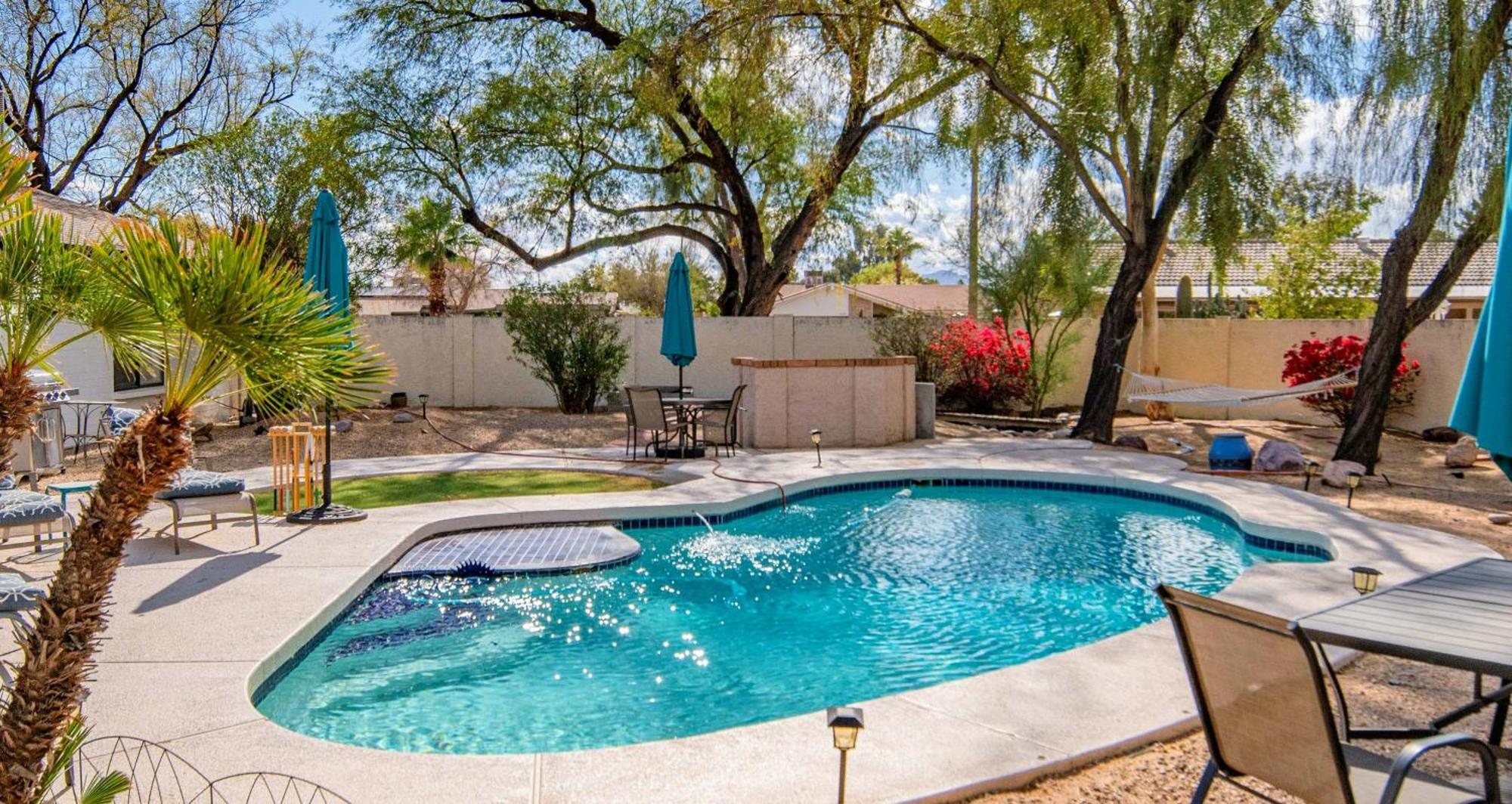 Spacious With Pool, Golf, Game Room, And Two Master Scottsdale