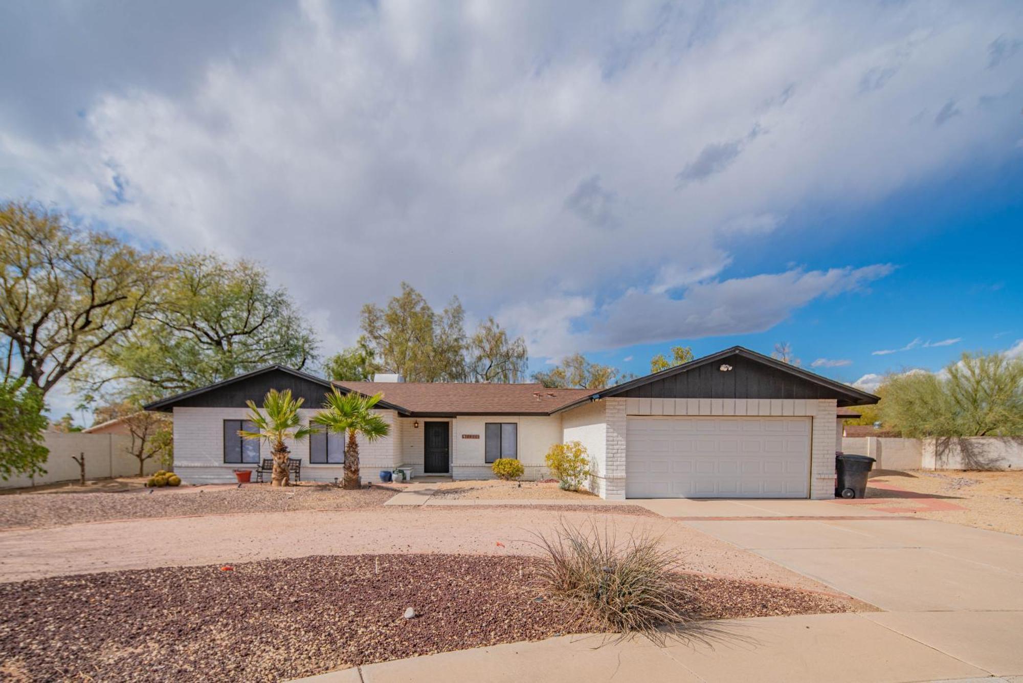 Spacious With Pool, Golf, Game Room, And Two Master * Scottsdale