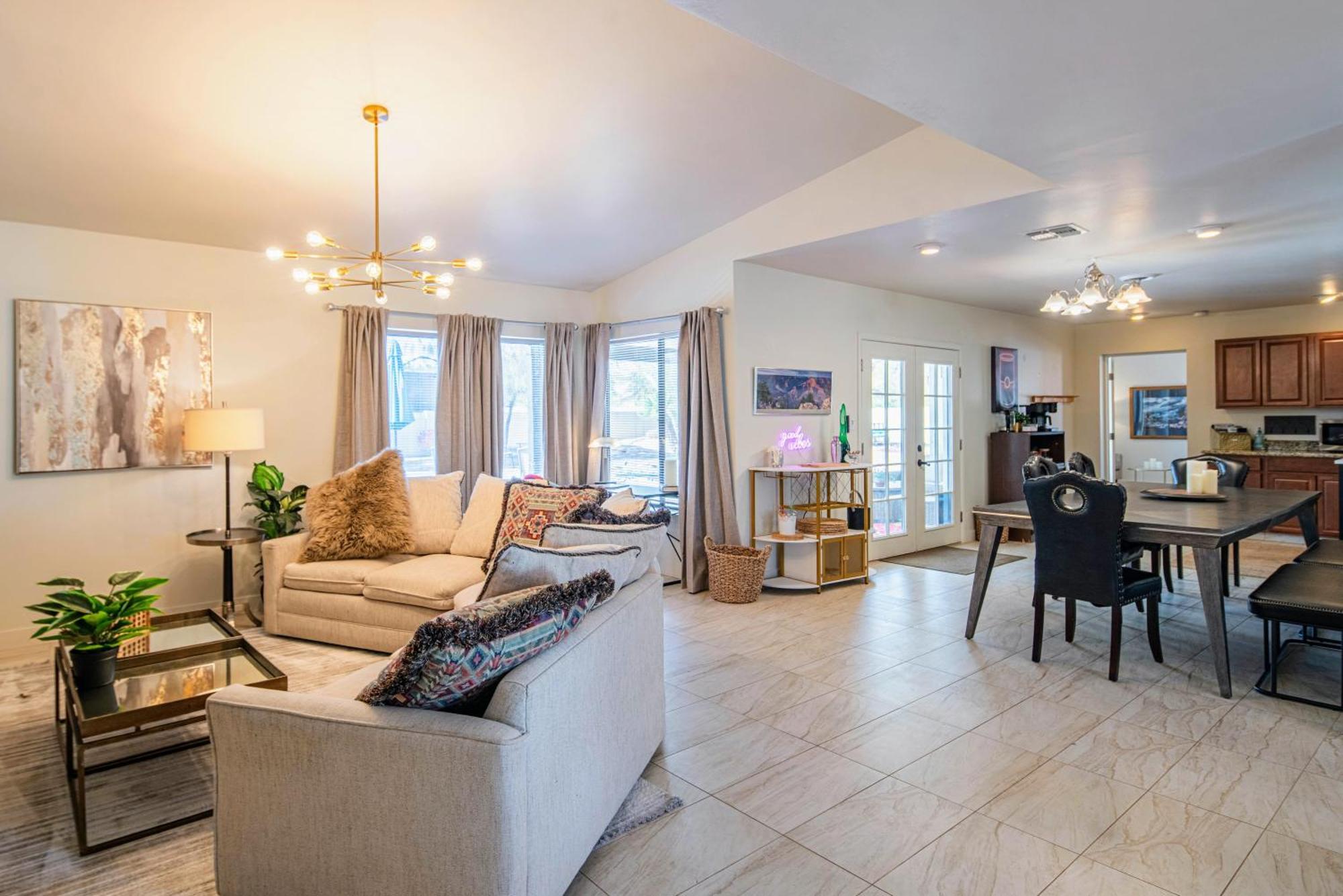 Spacious With Pool, Golf, Game Room, And Two Master Holiday home *