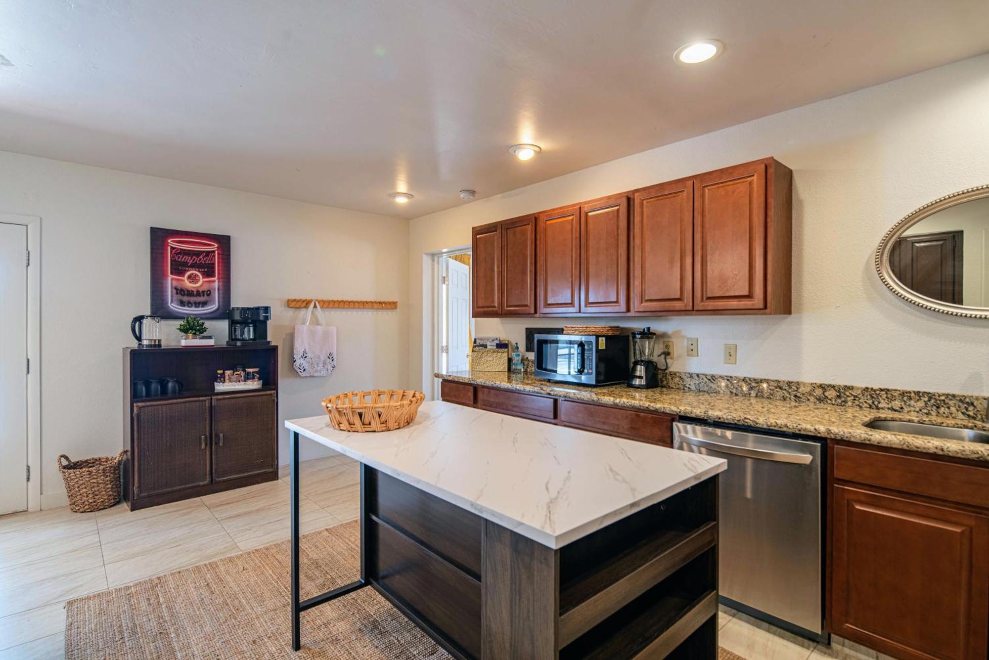 Holiday home Spacious With Pool, Golf, Game Room, And Two Master