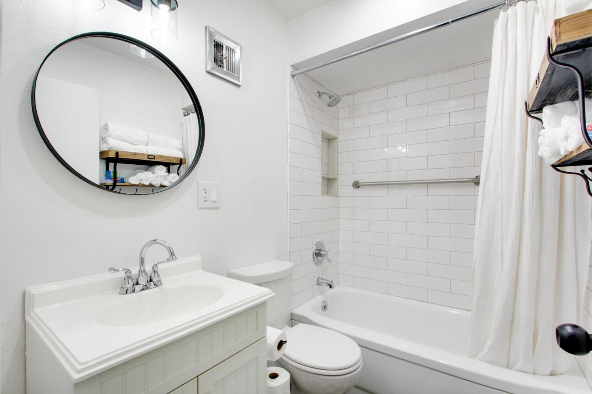 Community Pool, 3 Mi To Old Town Apartment *