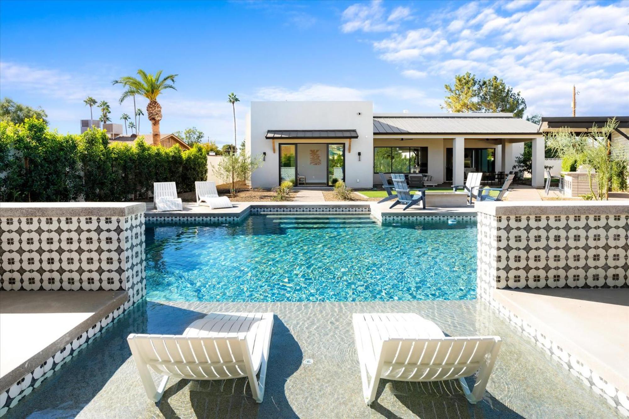 Luxe Villa, Private Pool Putting And Bbq