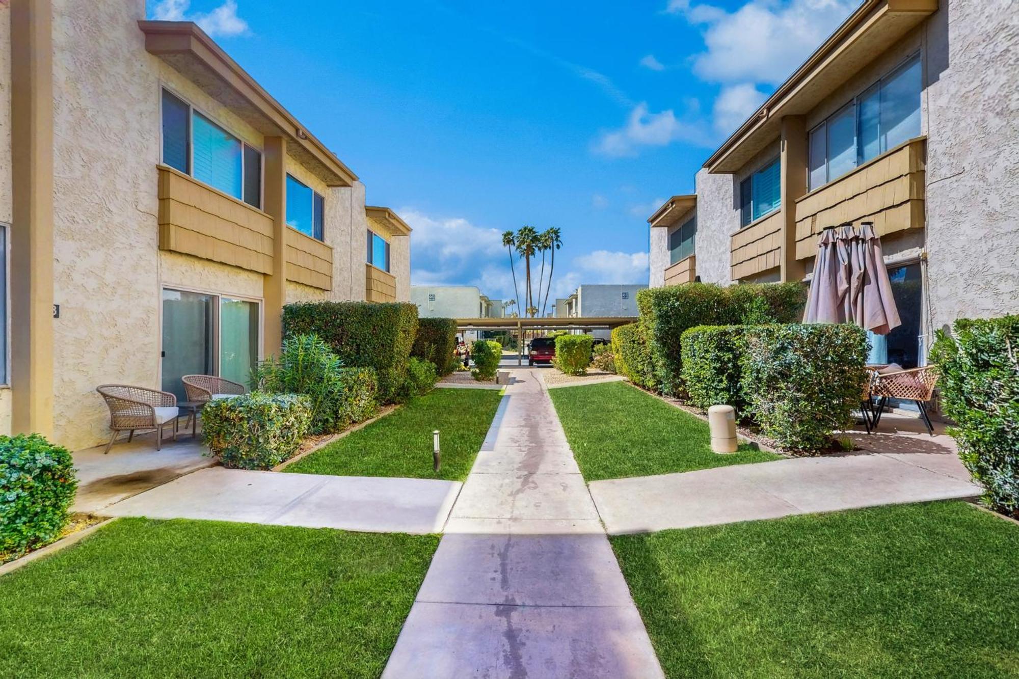 Camelback House Apartment *