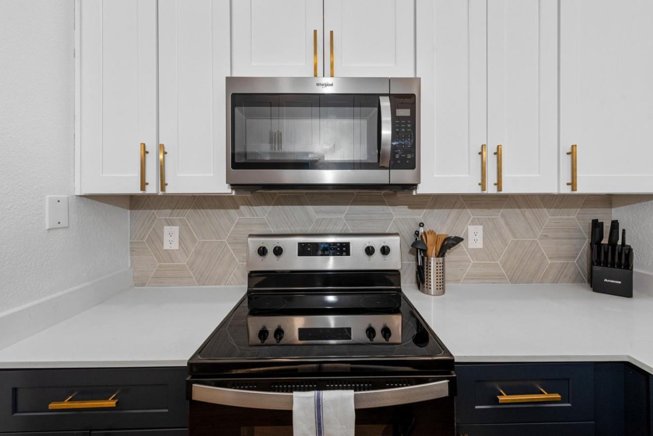 Pet-friendly Pool Basketball Court Apartment