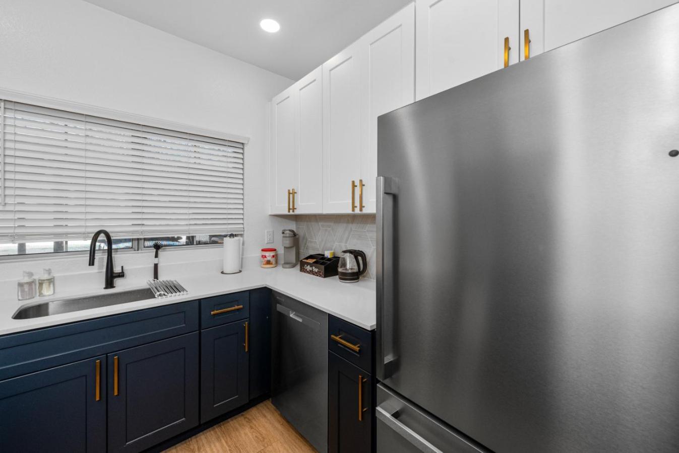 Apartment Pet-friendly Pool Basketball Court