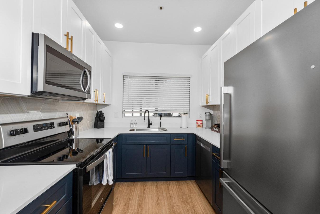 Pet-friendly Pool Basketball Court Scottsdale