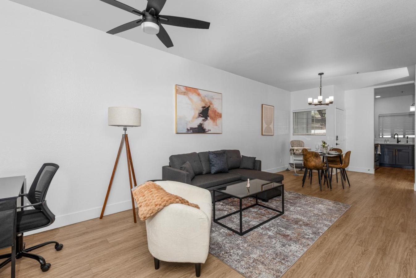 Apartment Pet-friendly Pool Basketball Court