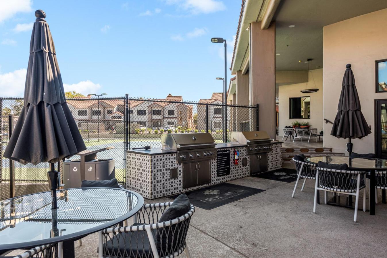 Apartment Modern Escape Pool Bbq Media *