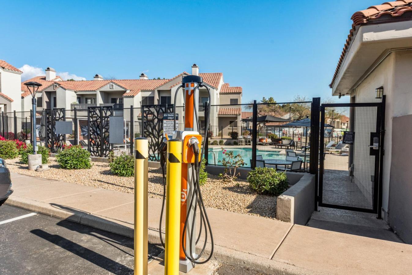 Apartment Modern Escape Pool Bbq Media Scottsdale