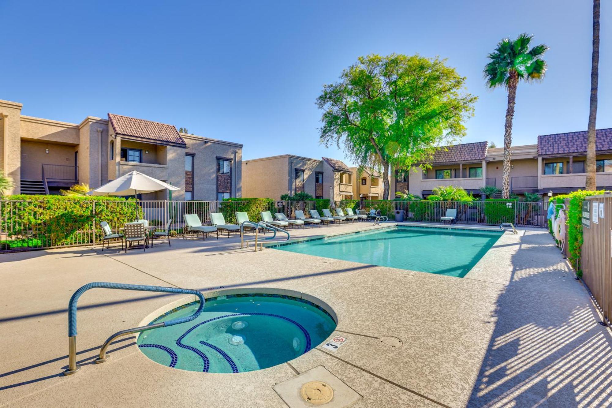 Pool And Hot Tub Access Cozy In Scottsdale!