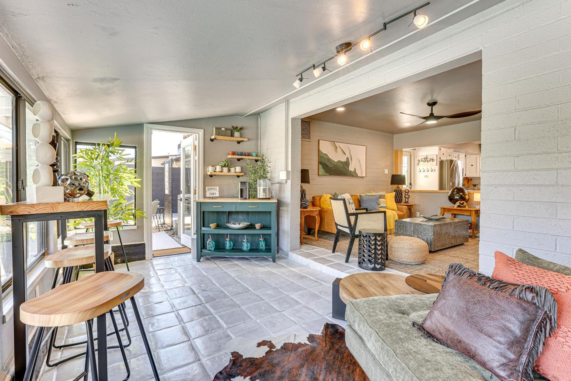 Walk To Stadium Remodeled Home! Holiday home Scottsdale