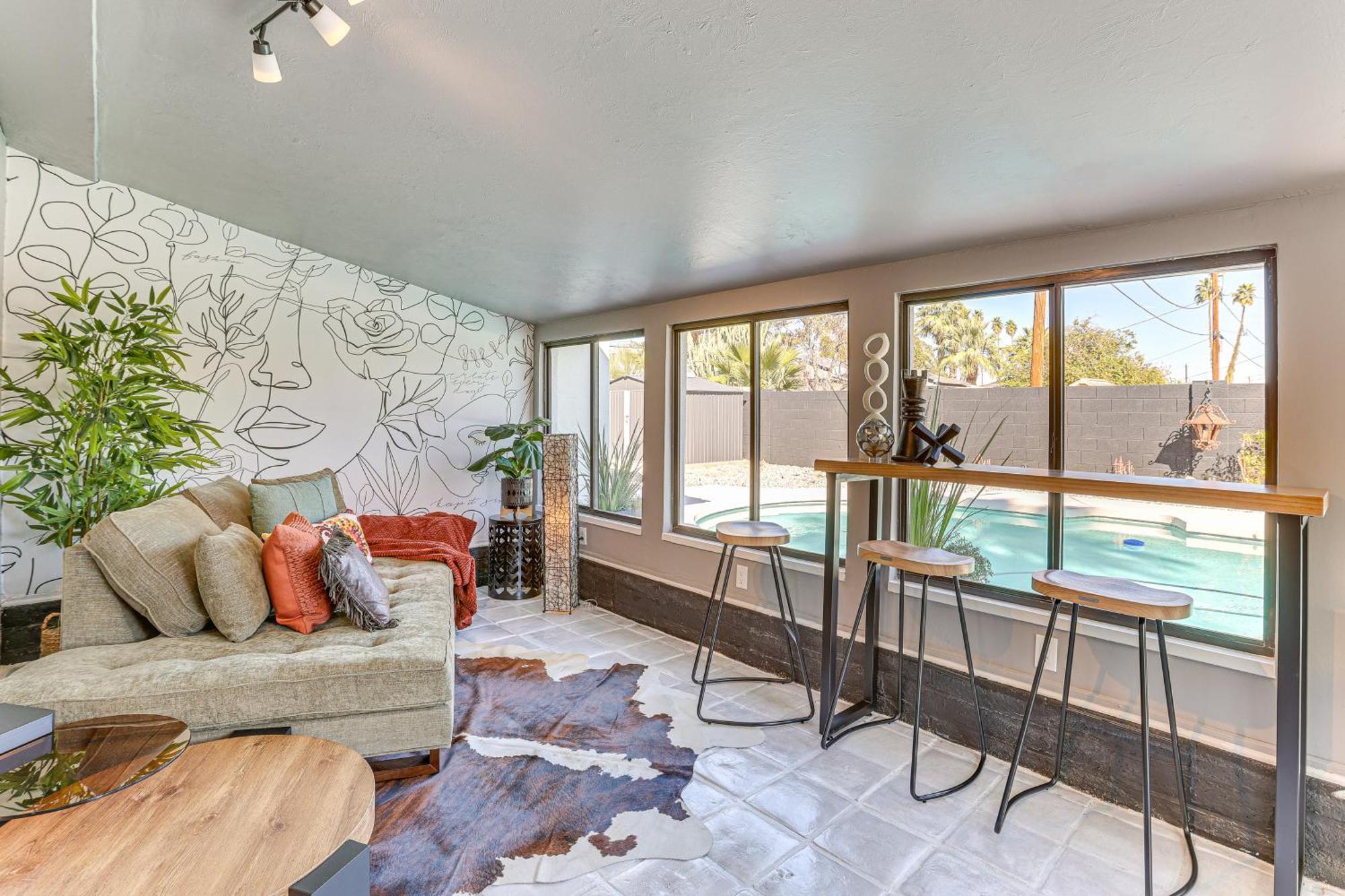 Walk To Stadium Remodeled Home! Holiday home Scottsdale
