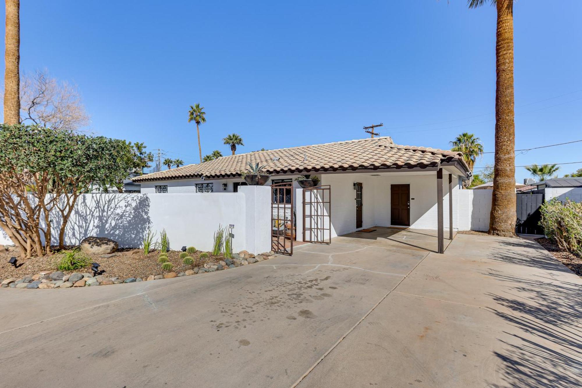 Walk To Stadium Remodeled Home! Holiday home *