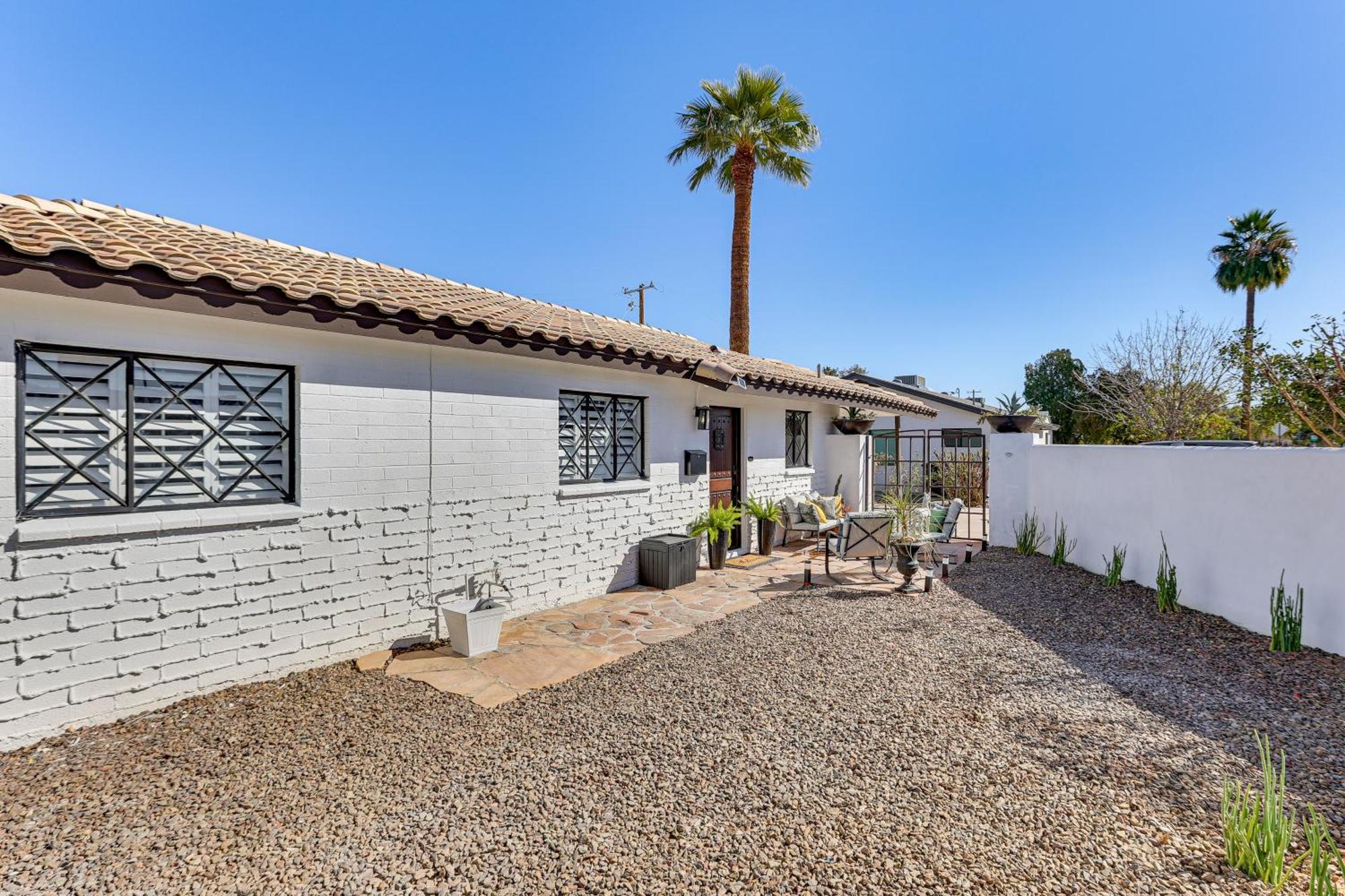 Walk To Stadium Remodeled Home! Holiday home Scottsdale