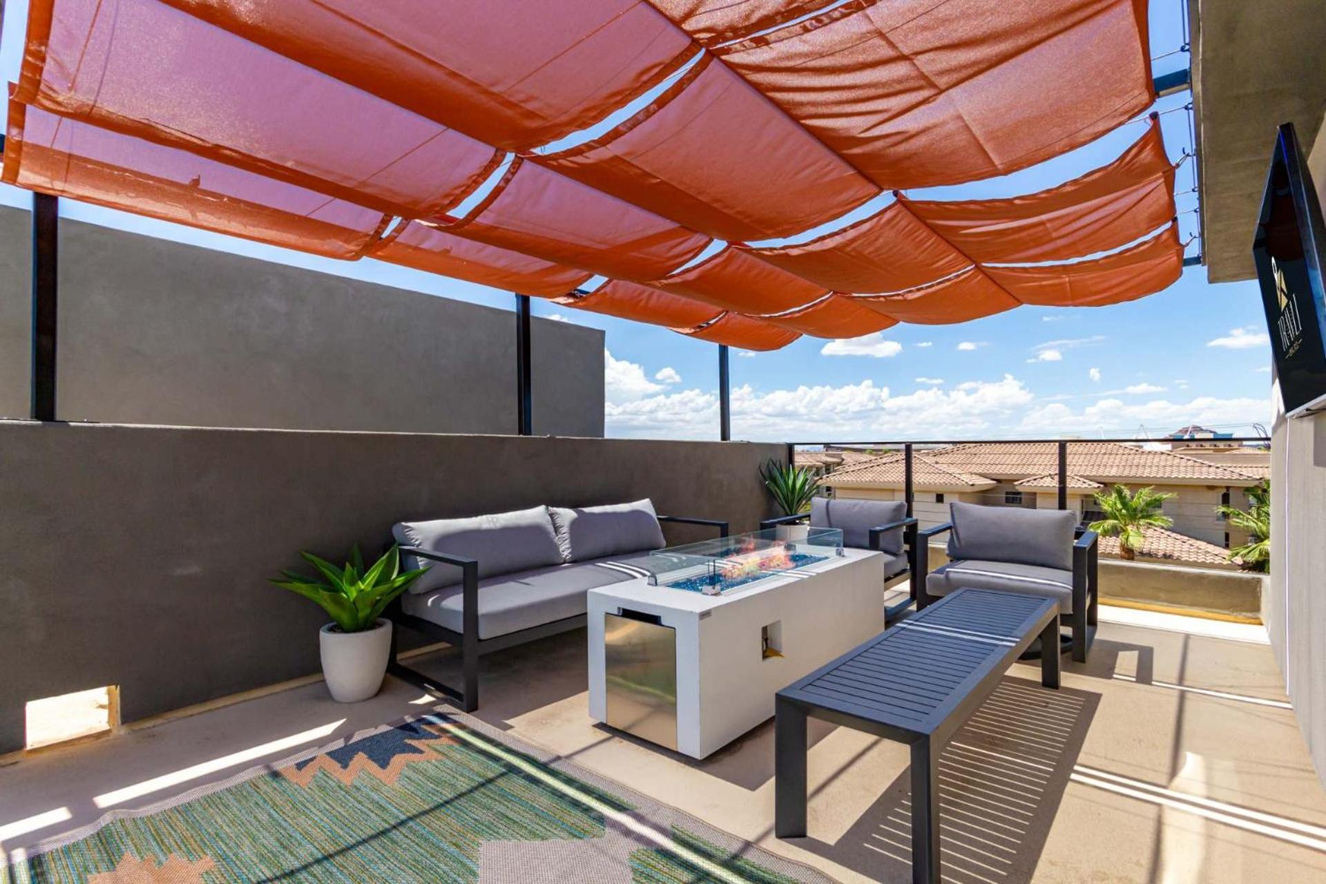 Papago Lux Townhouse With Rooftop Lounge Holiday home Scottsdale