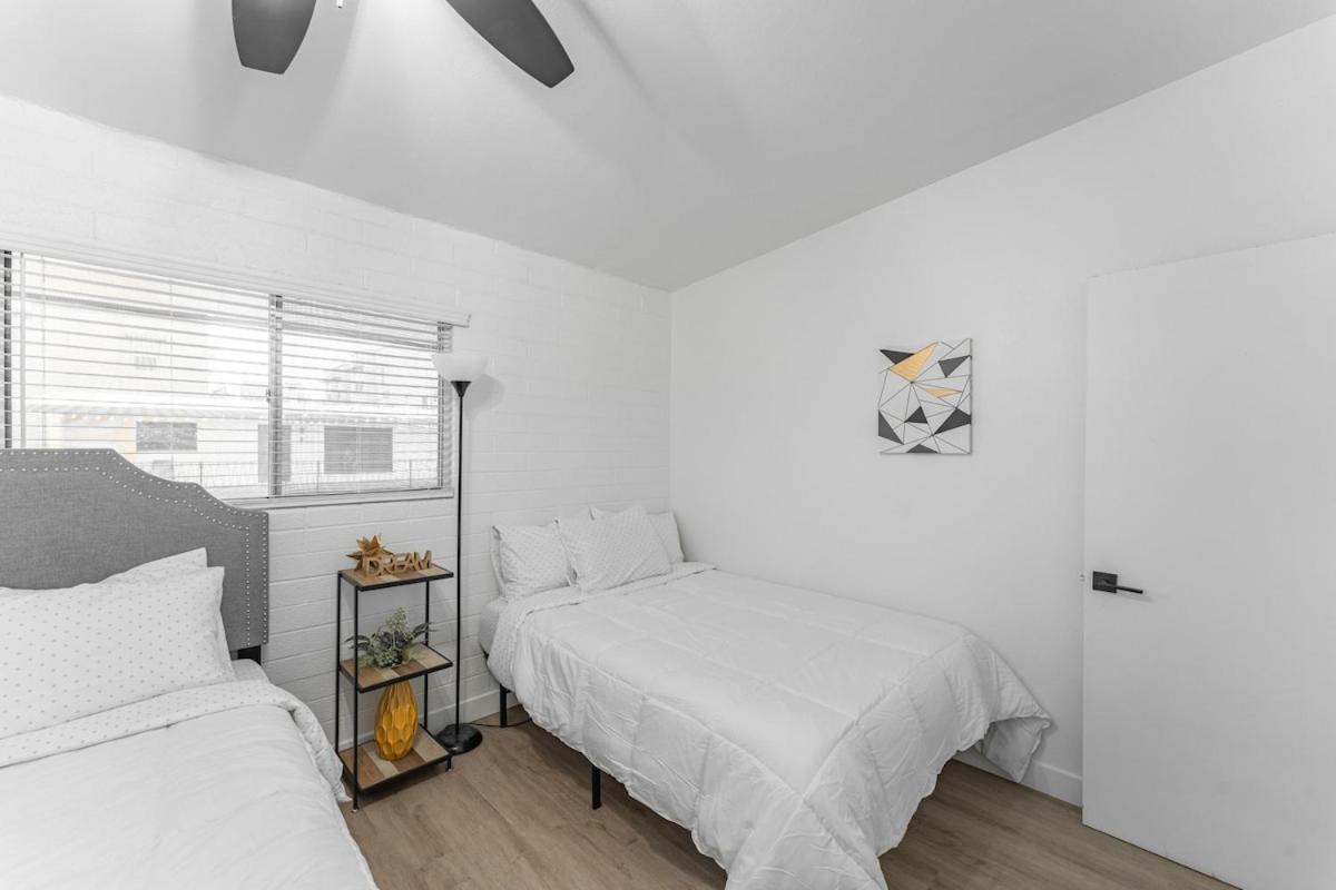 Old Town 2 Bedroom Apt, Gameroom & Pool Apartment Scottsdale