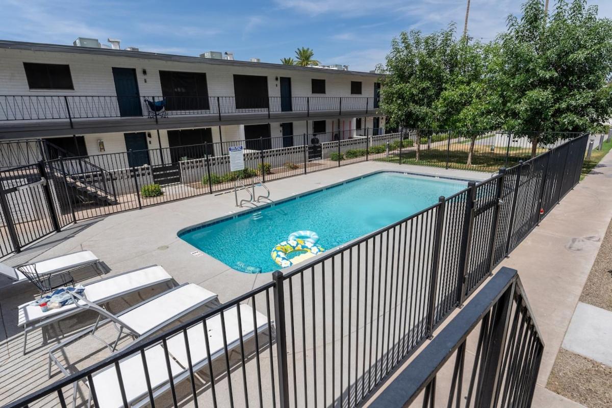 Old Town 2 Bedroom Apt, Gameroom & Pool