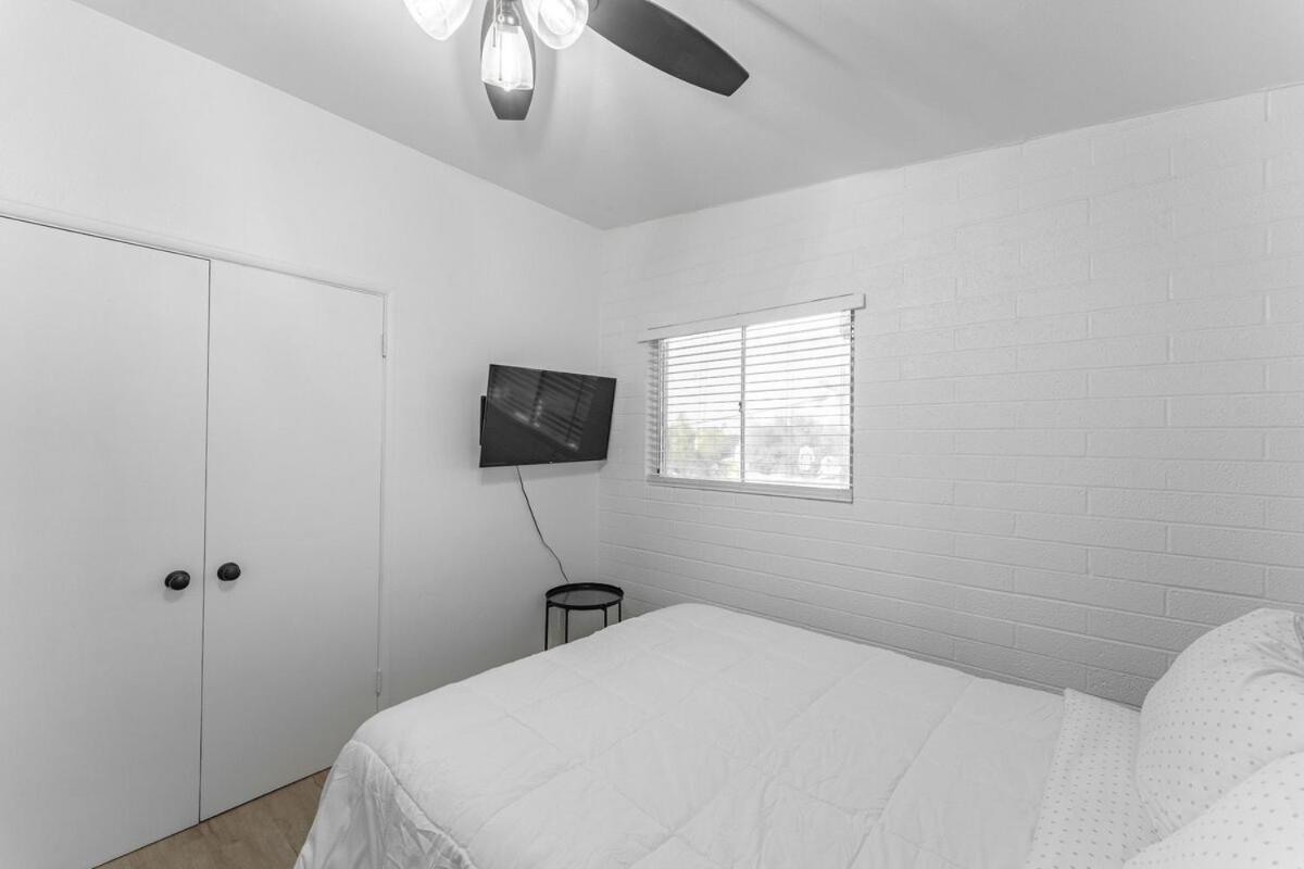 Apartment Old Town 2 Bedroom Apt, Gated Patio & Amenities *