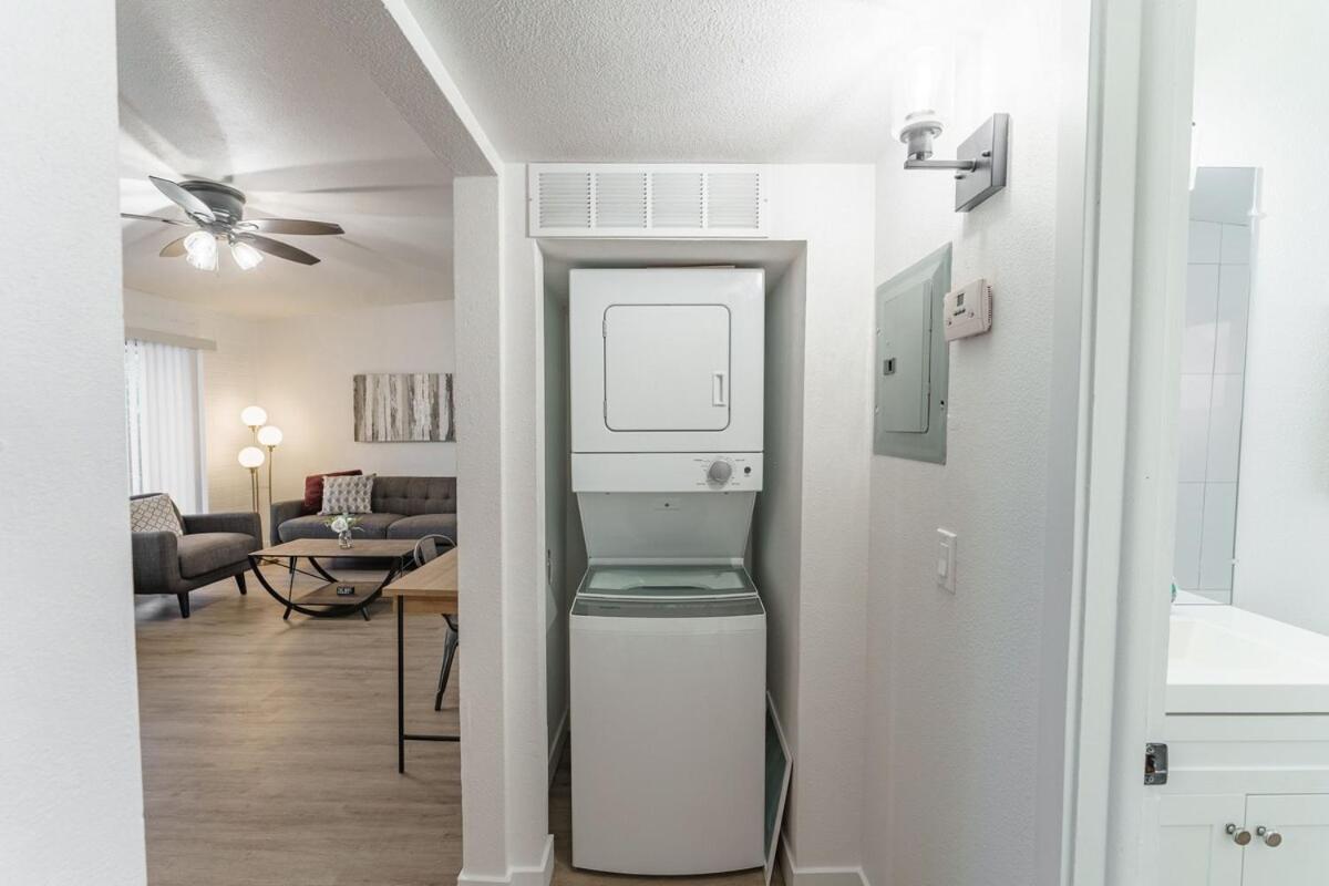 Old Town 2 Bedroom Apt, Gated Patio & Amenities * Scottsdale