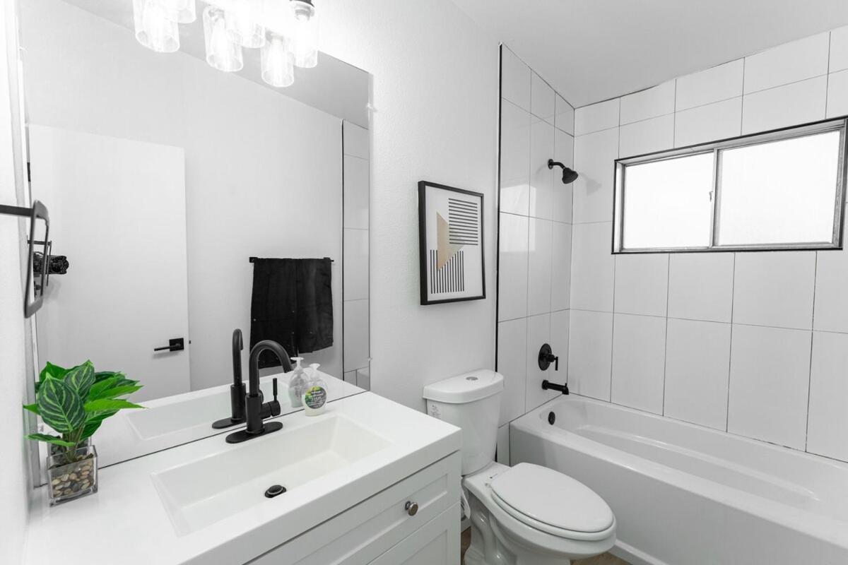 Apartment Old Town 2 Bedroom Apt, Gated Patio & Amenities