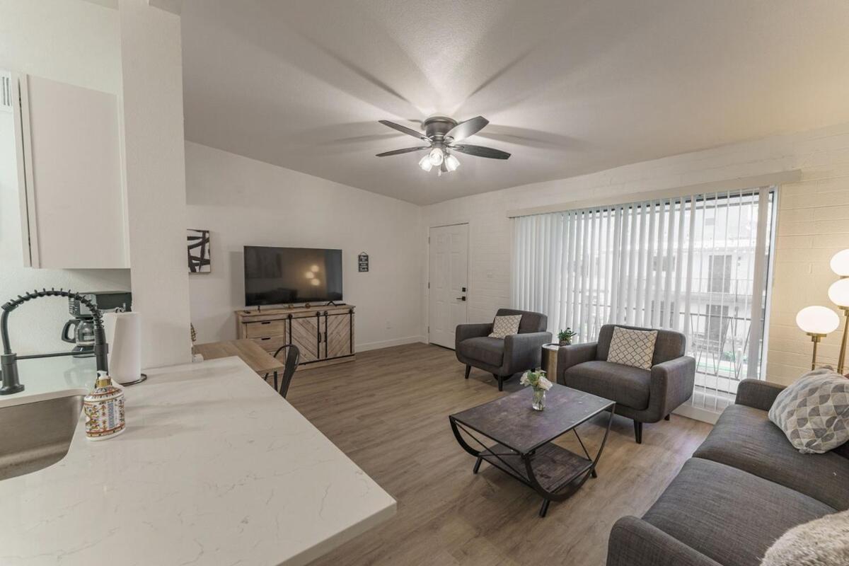 Apartment Old Town 2 Bedroom Apt, Gated Patio & Amenities *