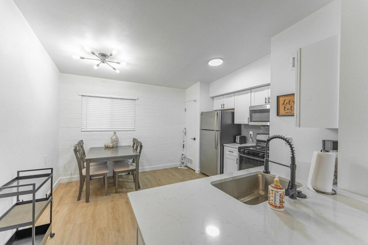 Old Town 2 Bedroom Apt, Gated Patio & Amenities Scottsdale