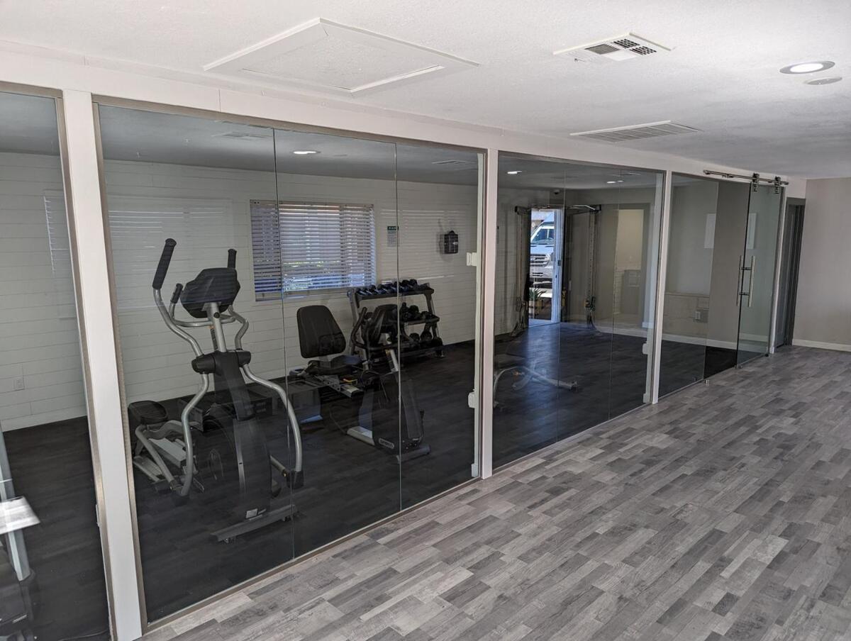 Apartment Old Town 2 Bedroom Apt, Gated Patio & Amenities *