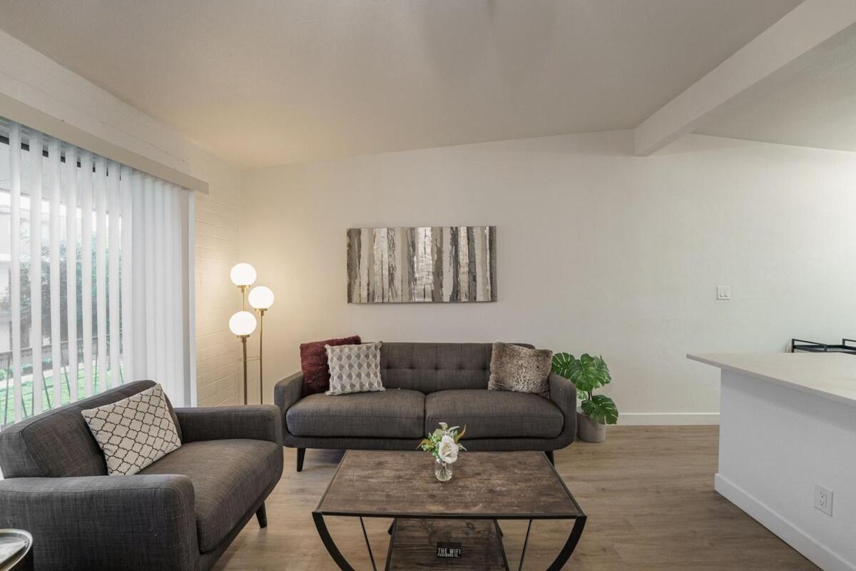 Old Town 2 Bedroom Apt, Gated Patio & Amenities Scottsdale