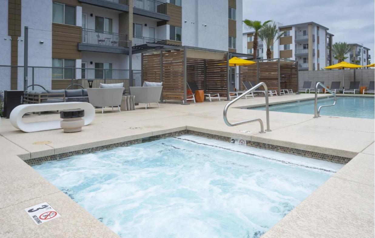 Gateway To Old Town King 1 Bedroom With Balcony Apartment Scottsdale