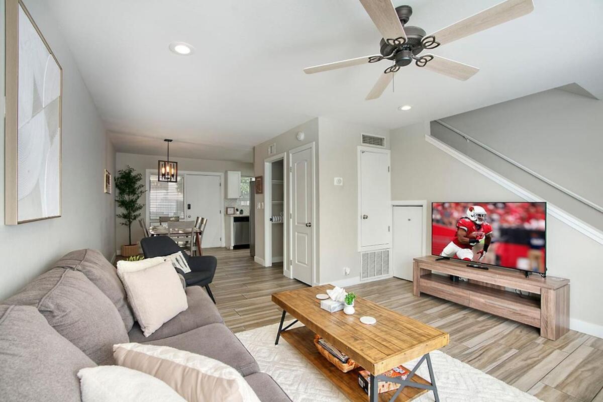 - Two Bedroom Townhouse * Scottsdale