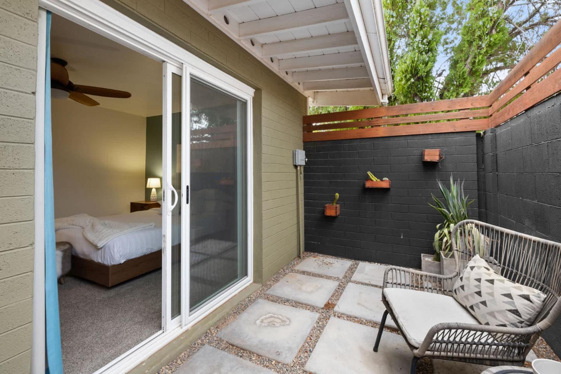 Mid-century Marvel - Poolside Patio With & Bocce Holiday home *