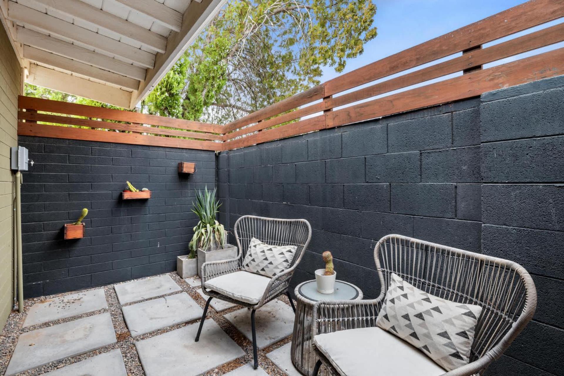Holiday home Mid-century Marvel - Poolside Patio With & Bocce *