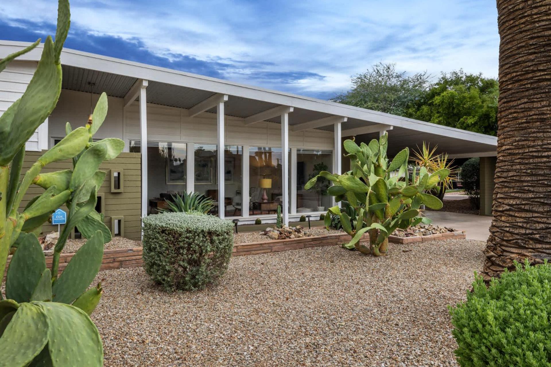 Mid-century Marvel - Poolside Patio With & Bocce Scottsdale