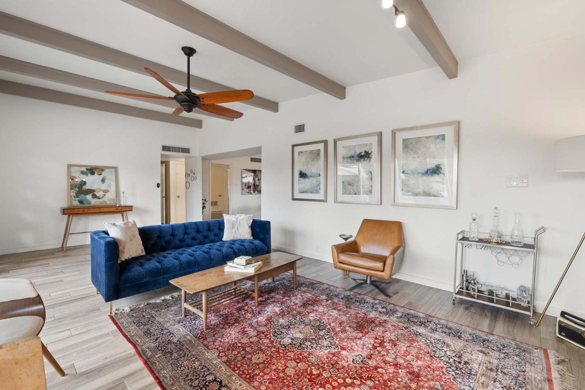 Mid-century Marvel - Poolside Patio With & Bocce Holiday home
