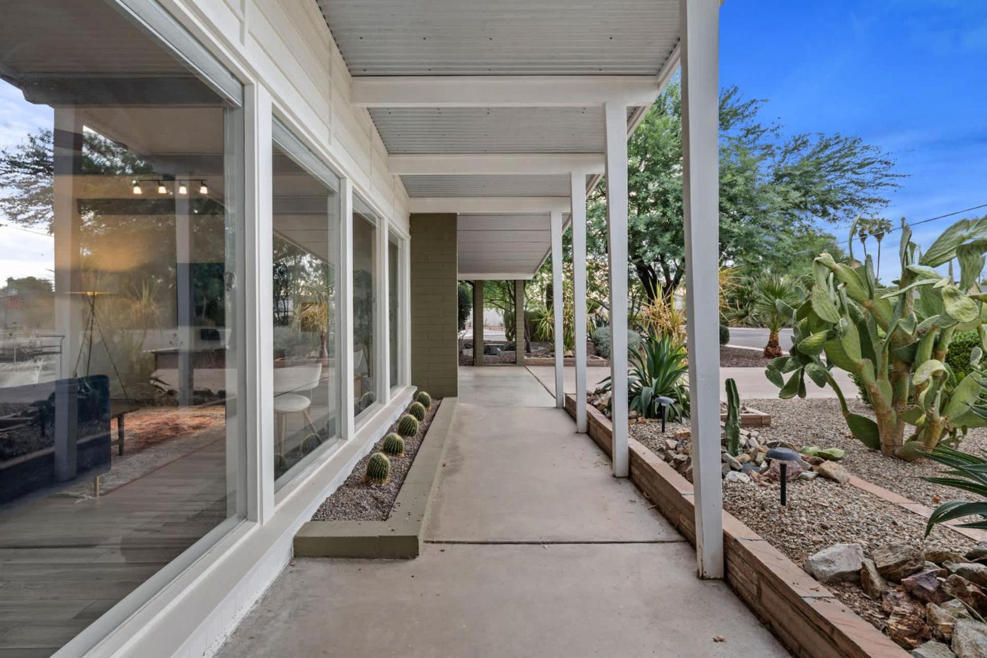 Mid-century Marvel - Poolside Patio With & Bocce * Scottsdale