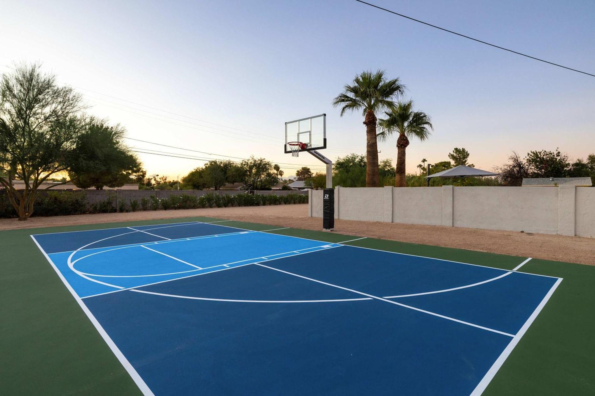 Holiday home Desert Willow - Pool Pickleball Basketball Court Firepit & Putting