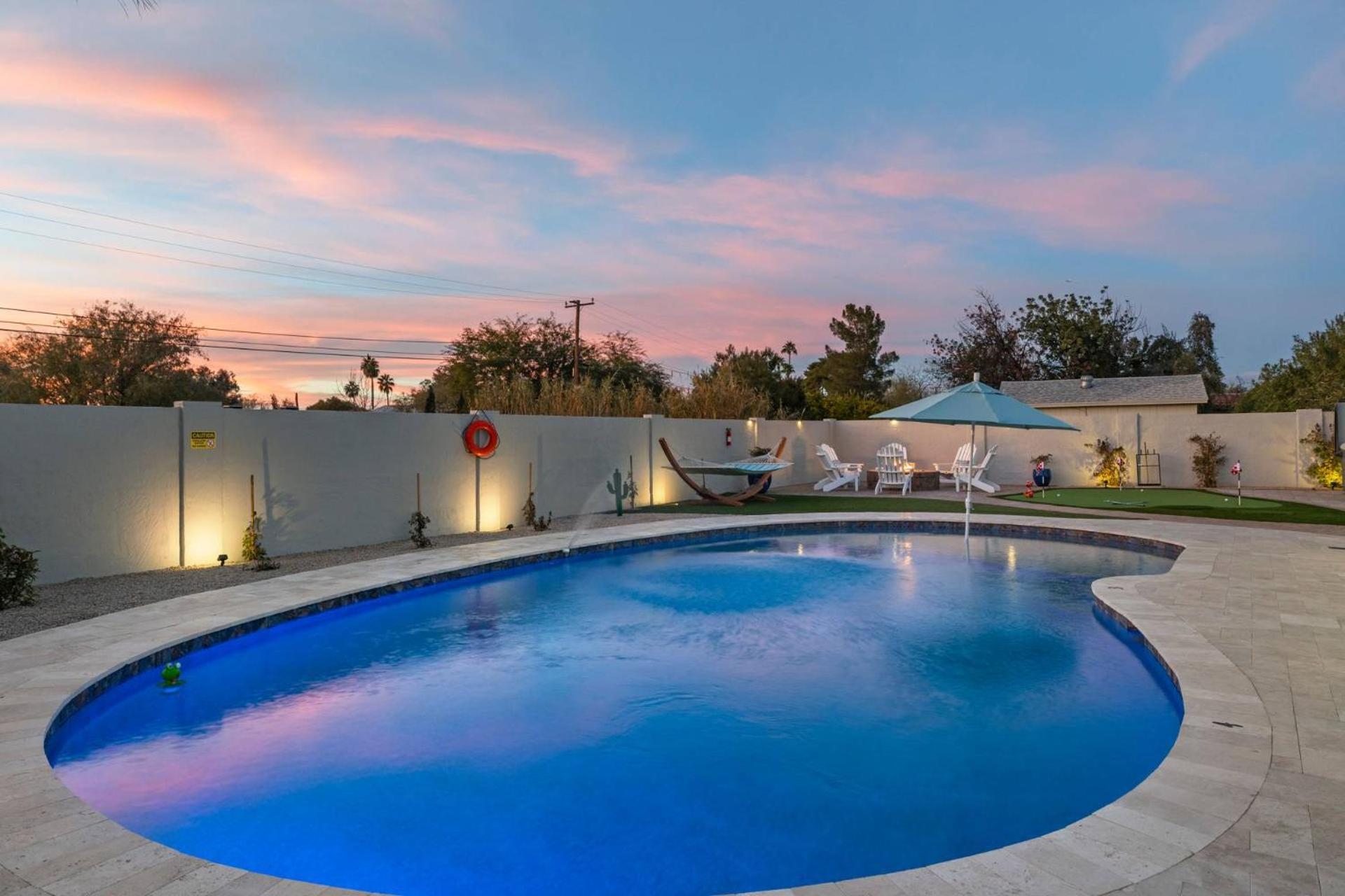 Desert Willow - Pool Pickleball Basketball Court Firepit & Putting Holiday home