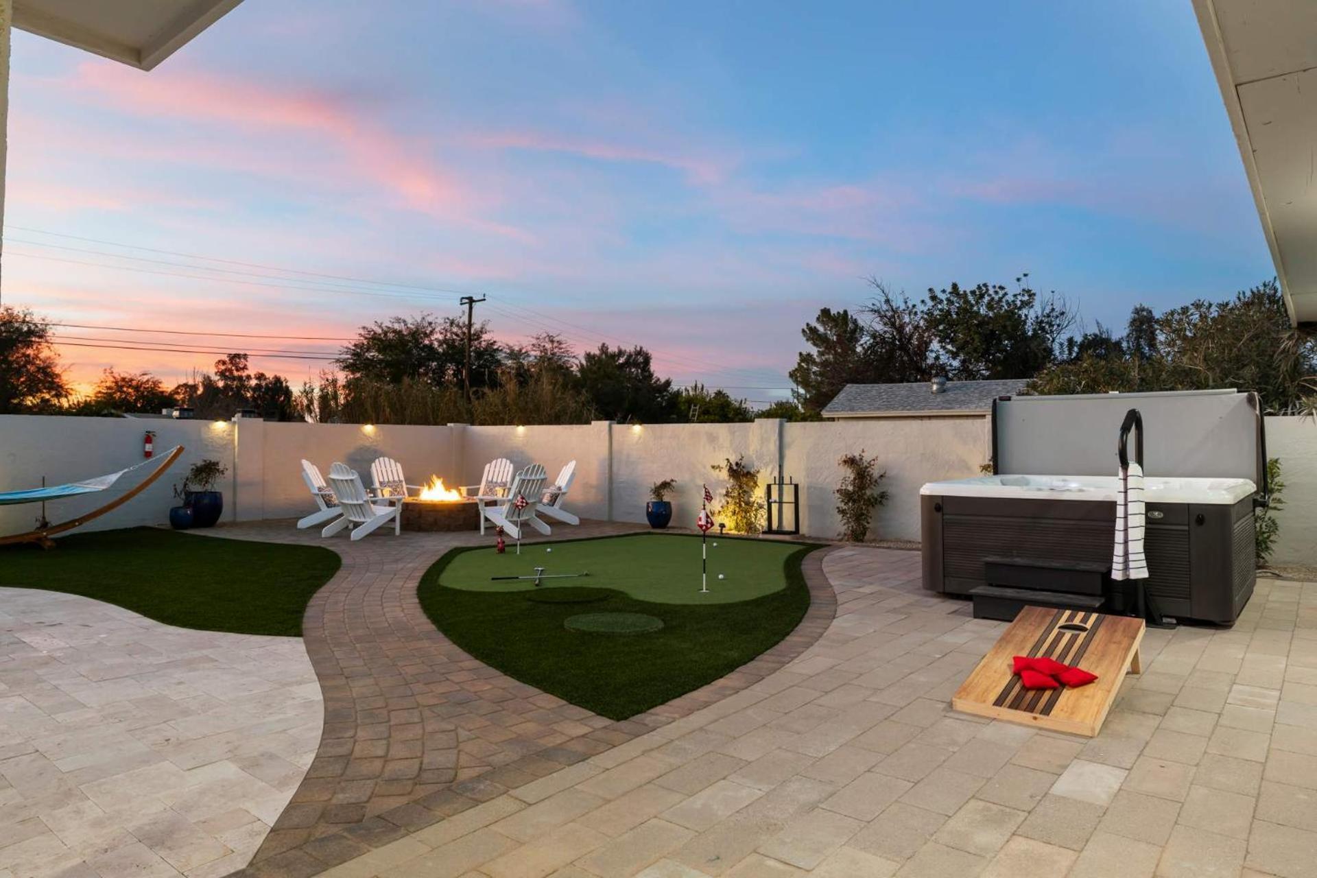 Desert Willow - Pool Pickleball Basketball Court Firepit & Putting Holiday home